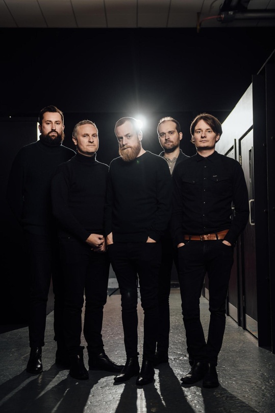 Wollen nach einer Pause "mit neuer Energie, neuem Elan und einem neuen, international aufgestellten Team im Rücken" zurückkehren: die Mitglieder der Band I Like Trains um Sänger David Mart...