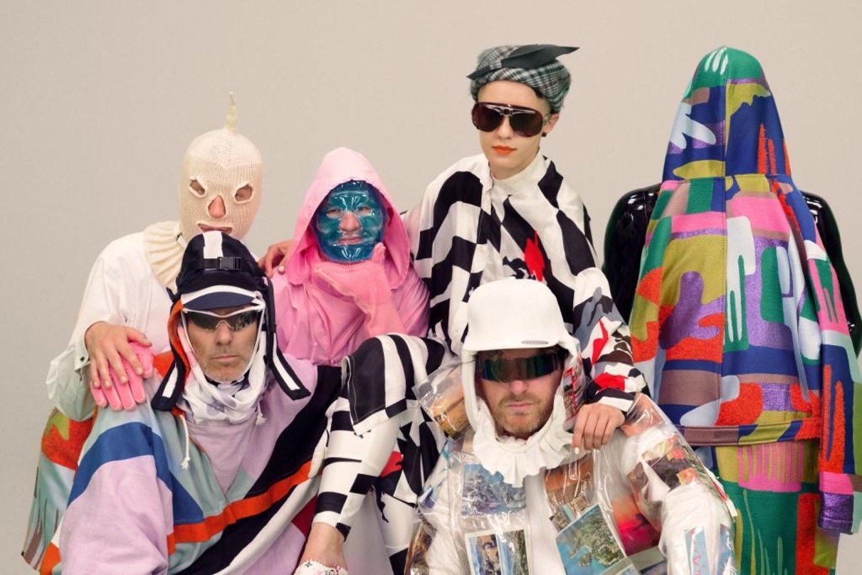Denken auf ihrem neuen Album "Wer Sagt Denn Das" darüber nach, ob Partymachen wirklich zielführend ist: Deichkind
