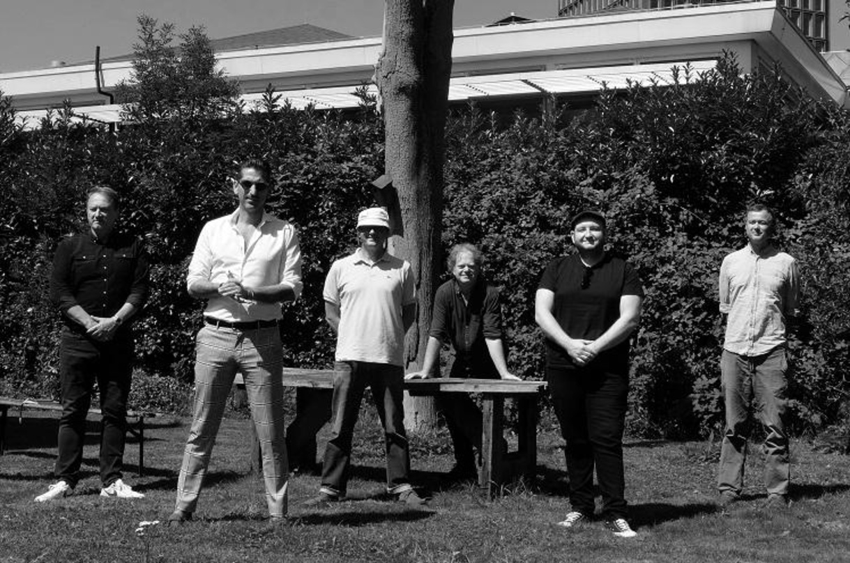 Arbeiten nun zusammen (von links): Markus Hartmann (Vice President Ariola & RCA GSA, SME), Danny Vera, Ferry Roseboom (CEO Excelsior Recordings), Frans Hagenaars (Producer), Marc Huttenloc...