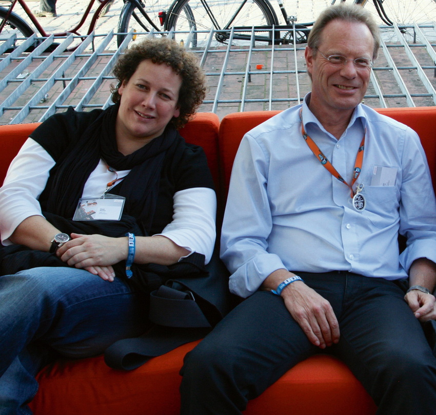 Wieder vor Ort auf der Reeperbahn: Birgit Böcher und Dr. Heinz Stroh (beide DMV), hier auf der Reeperbahn 2010
