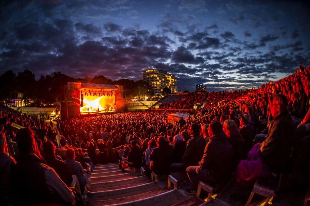 Hier traten Sido, Dieter Thomas Kuhn und Andreas Bourani auf: "Stars At The Beach" in der Timmendorfer Arena