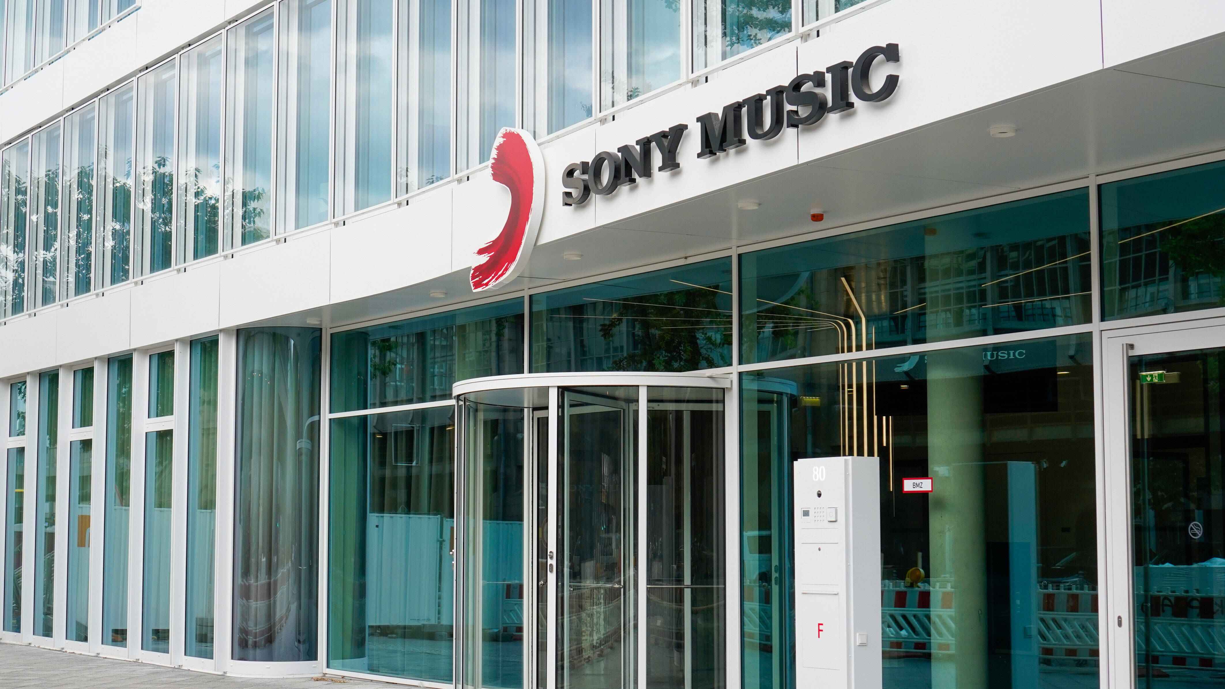 Wehrt sich gegen KI-Inhalte und Pläne der britischen Regierung: Sony Music.