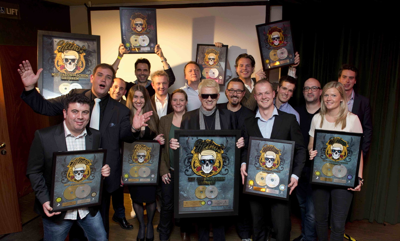 Trafen sich zur Award-Übergabe: Heino mit seinem Management und den Teams von Sony Music und Starwatch Entertainment