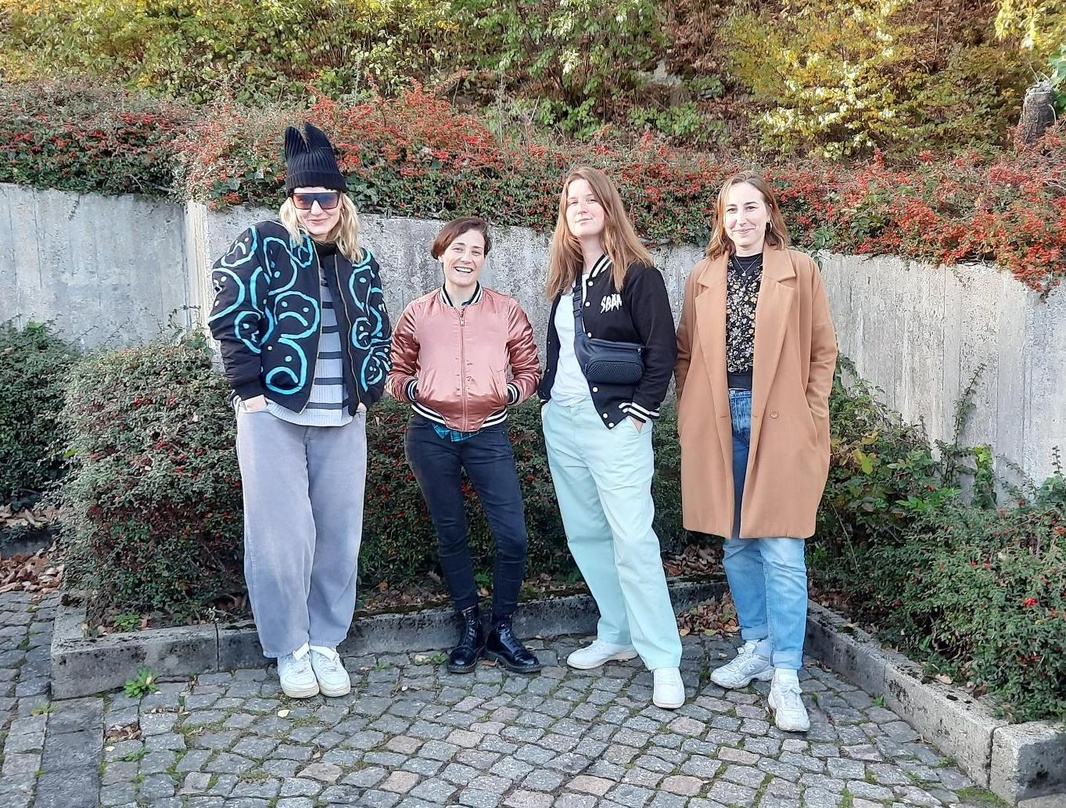 Von der Bundesregierung mit der Auszeichnung als Kultur- und Kreativpilot*innen bedacht (von links): Johanna Knoblauch (Ladies&Ladys), Katrin Wipper (The Changency), Johanna Bauhus (Ladies...
