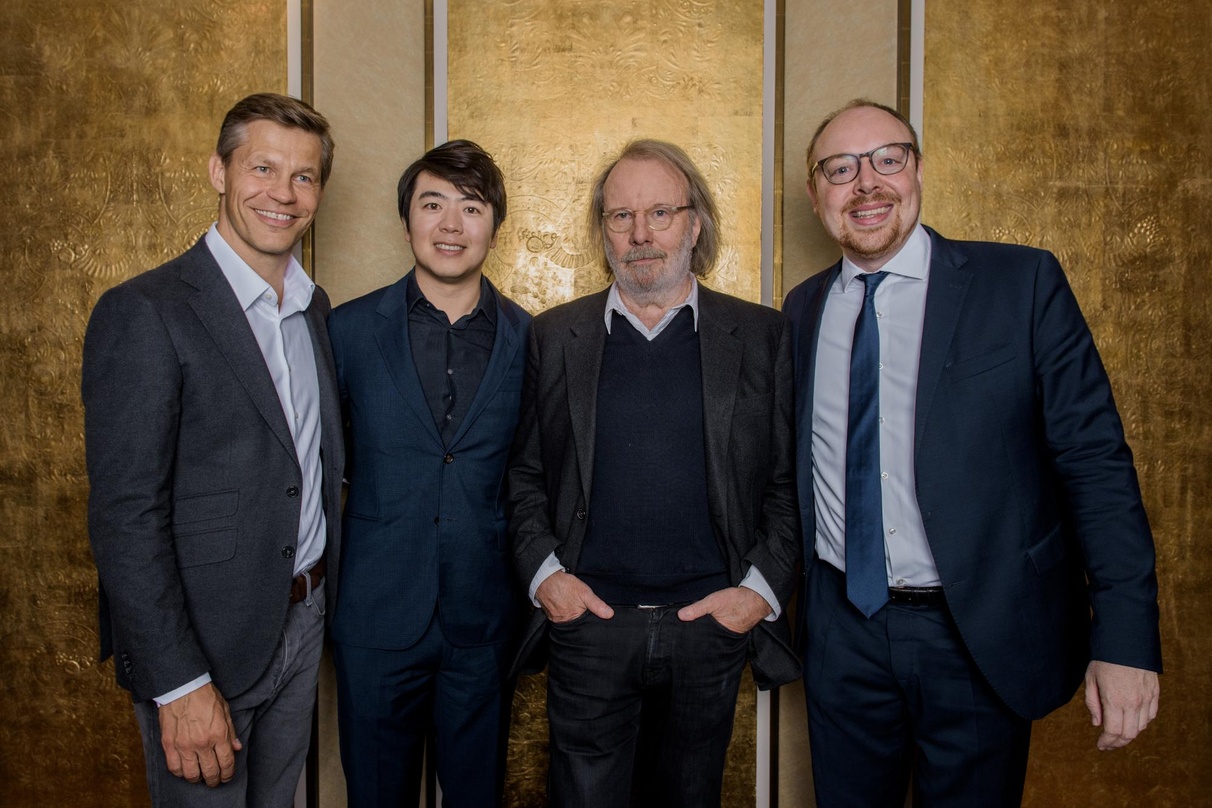 Schulterschluss bei der Vertriebstagung Universal Inside 2017 (von links): Frank Briegmann (Universal Music, Deutsche Grammophon) mit den Künstlern Lang Lang und Benny Andersson sowie Clem...