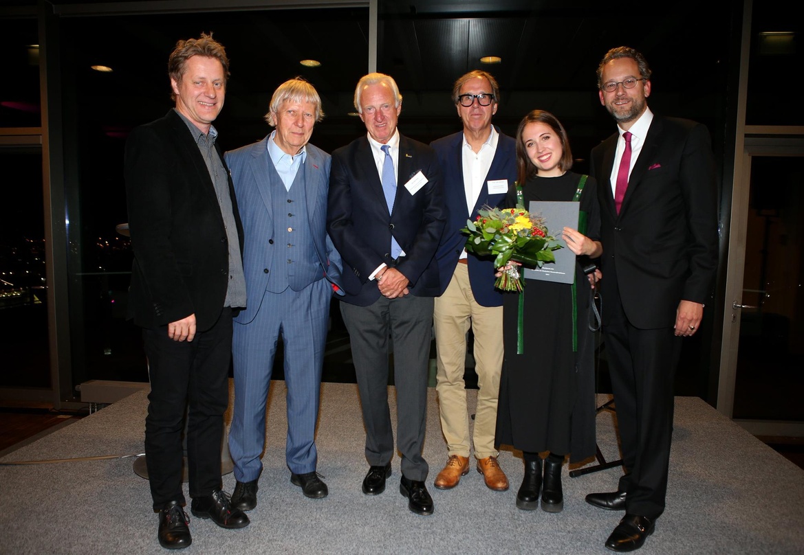 Bei der Preisübergabe (von links): Folkert Koopmans (stellvertretender Präsident des VDKD), Karsten Jahnke (Ehrenmitglied des VDKD), VDKD-Ehrenpräsident Michael Russ, Udo Dahmen (Geschäfts...
