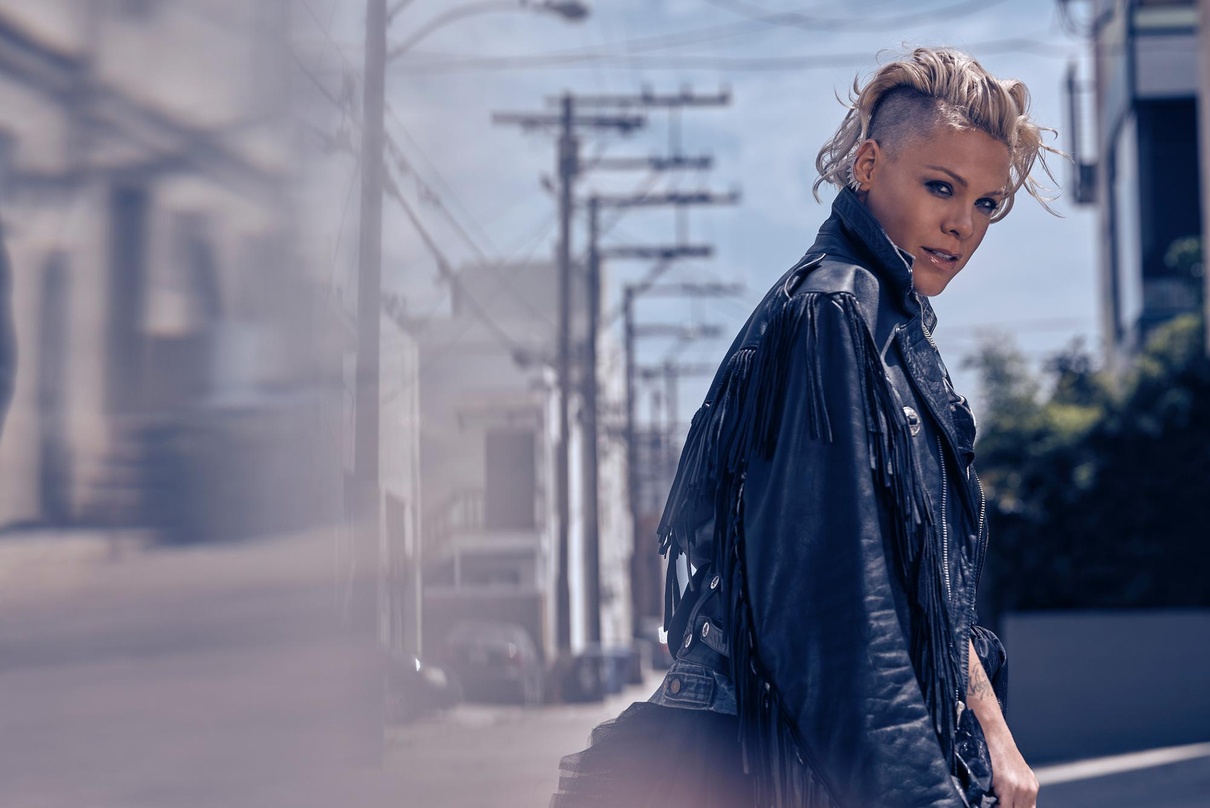 Springt mit der bisherigen Jahresbestmarke eines internationalen Acts in UK bei den Alben an die Spitze der Charts: Pink