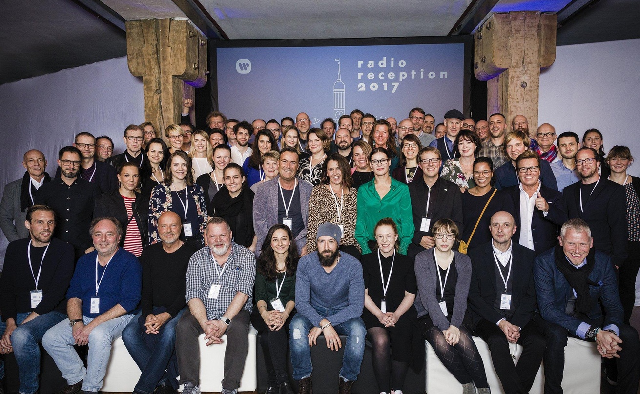 Vielköpfiges Event: die Radio Reception mit dem Team von Warner Music um Bernd Dopp (2. Reihe von vorn, 2. von rechts) und Doreen Schimk (gleiche Reihe, 5. von rechts) und den eingeladenen...