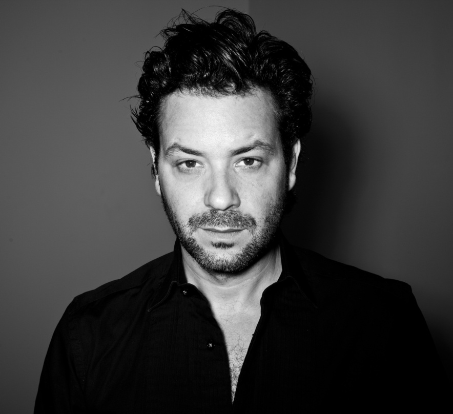 Tritt aus dem Schatten seines legendären Vaters ins Rampenlicht deutscher Club-Bühnen: Adam Cohen