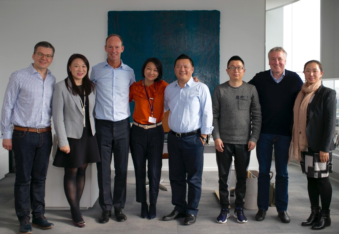 Wollen gemeinsam neue Angebote für den chinesischen Musik- und Entertainmentmarkt entwickeln (von links): Thomas Mackenbrock (Executive Vice President Global Business Strategy BMG), Sherry...