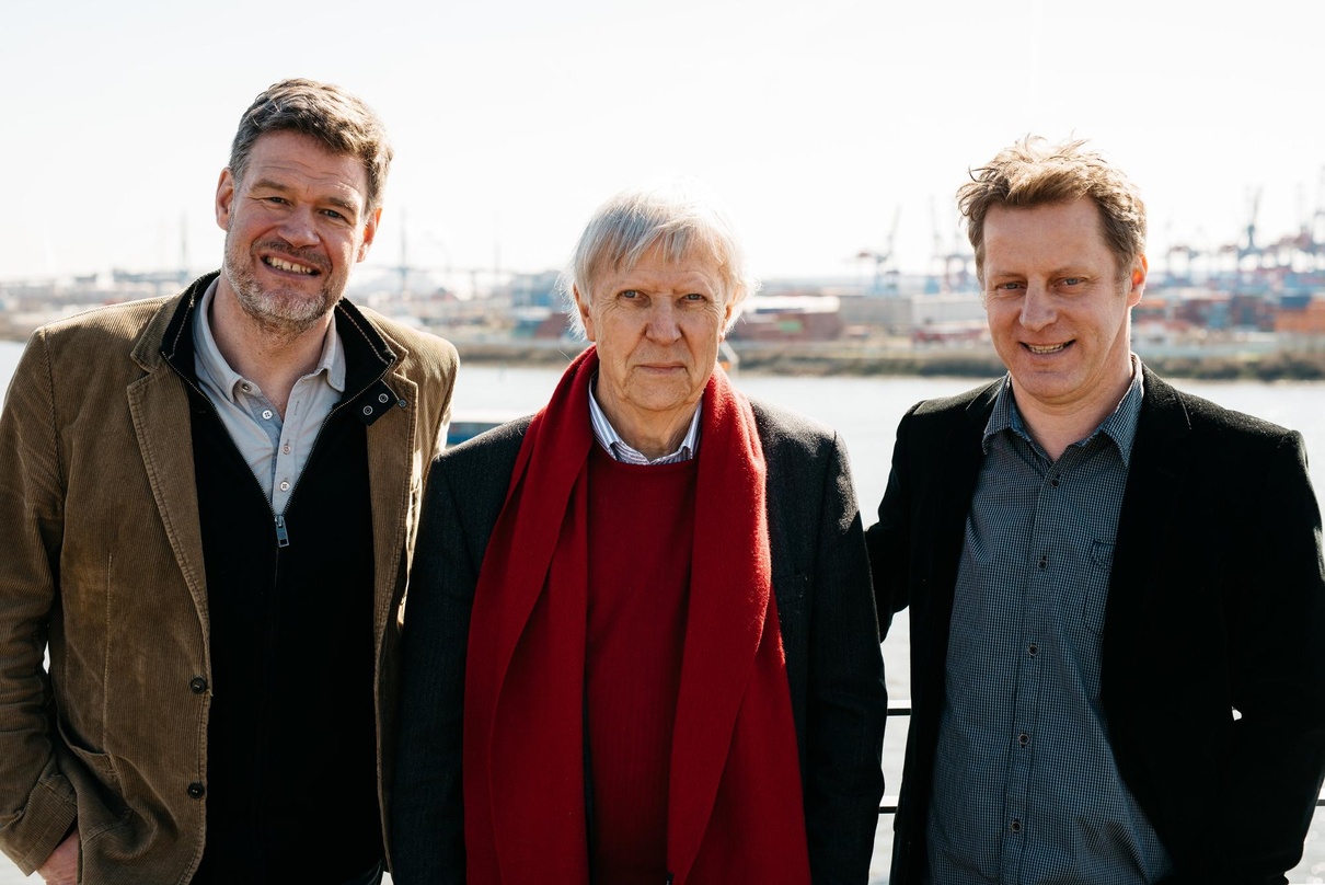 Sehen einem Besucherrekord entgegen (von links): die Elbjazz-Verantwortlichen Alexander Schulz, Karsten Jahnke und Folkert Koopmans
