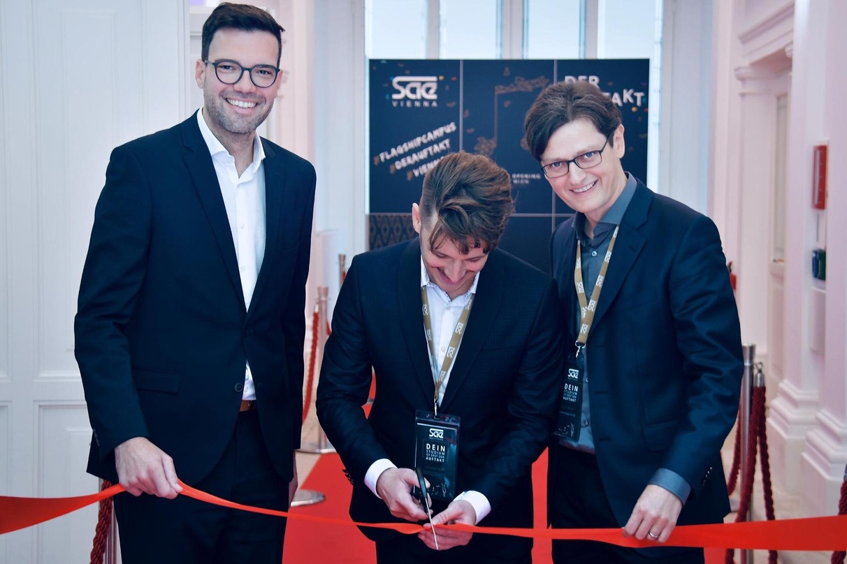Gaben den Startschuss in Wien (von links): Heinrich Himmer (Bildungsdirektor der Stadt Wien), Christian Ruff (Campus-Manager SAE Wien) und Chris Müller (General Manager SAE Institute DACH)