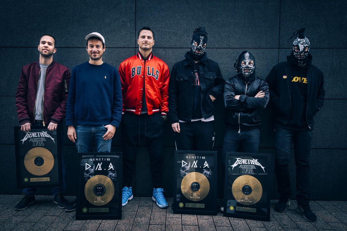 Bei der doppelten Gold-Verleihung (von links): Thomas Burkholz (Head of Strategy & PR Selfmade Records), Markus Huber (Head of Marketing Selfmade Records), Elvir Omerbegovic (President of ...