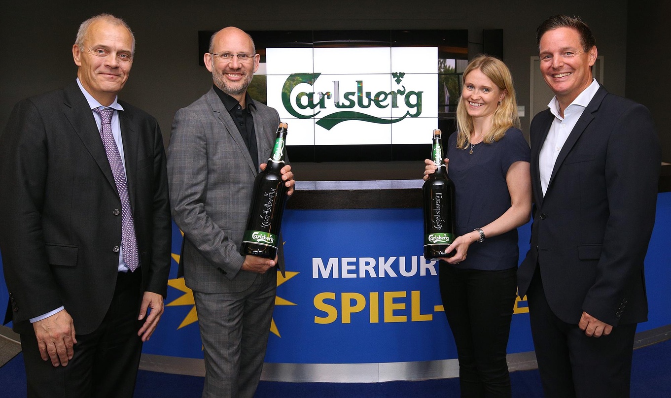 Neue Partner: (von links): Torben Larsen (CFO der Carlsberg Deutschland Gruppe), Michael Brill (Geschäftsführer D.Live), Anna Katrine Drumm-Hakim (Senior Brand Managerin Carlsberg Deutschl...