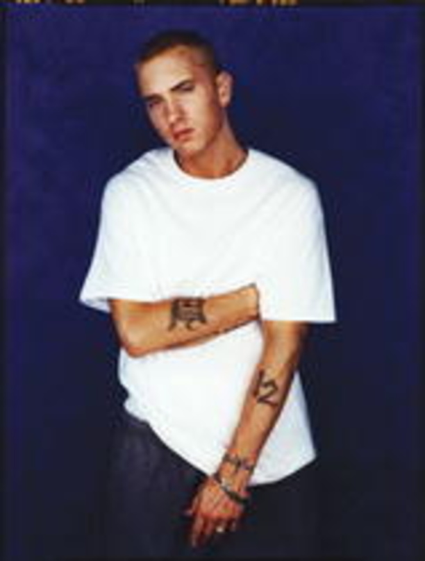 59b32422a3dad337442dcf1699b878447e5d40594e356a46cdf956d054434d6a Klagt: Eminem