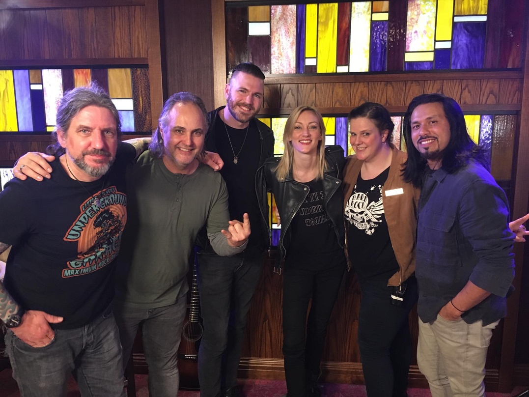 Bei der Präsentation im Münchner Hard Rock Cafe (von links): Achim Karstens (Project Manager GSA Entertainment One Music), Markus Müller (CEO m2 mediaconsulting), Nick Fuelling, Hayley Cra...