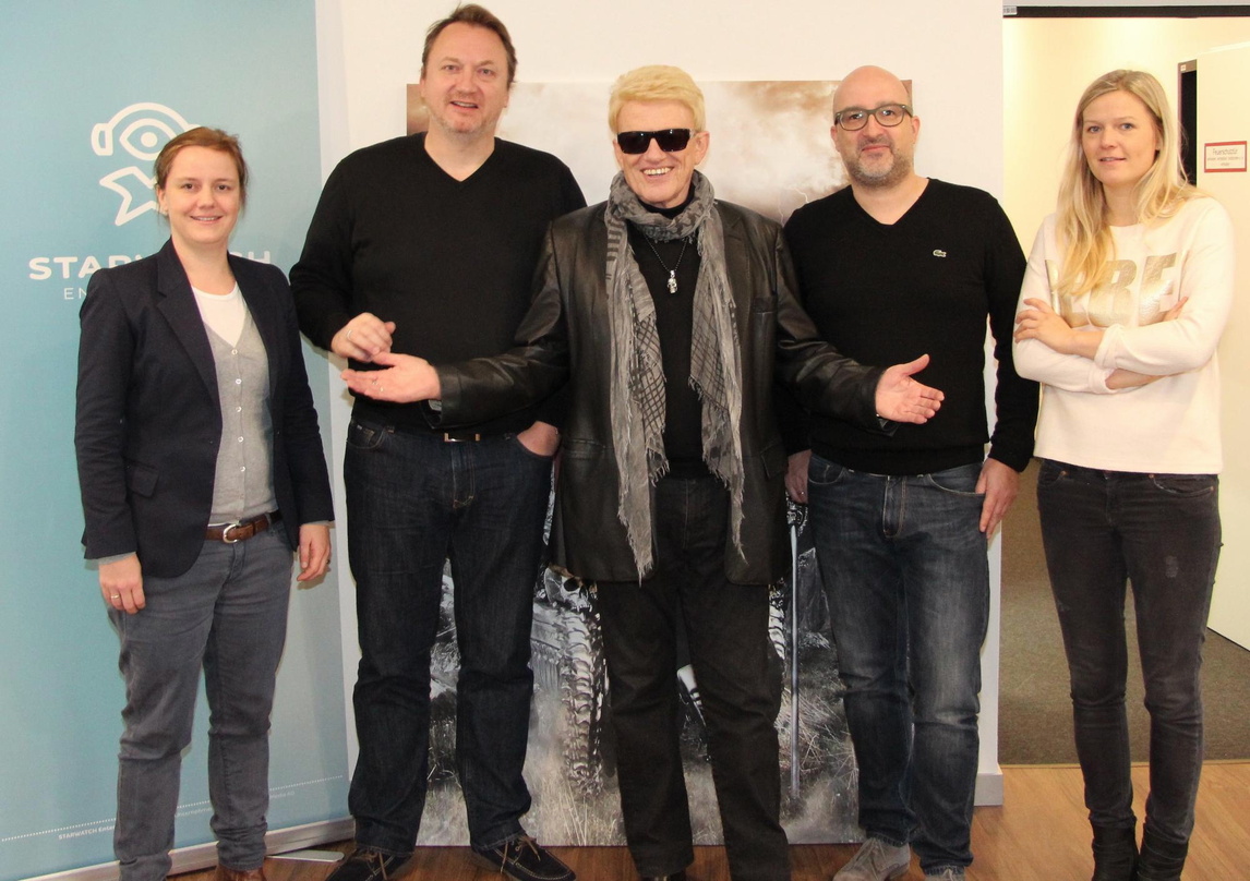 Arbeiten auch weiterhin gern zusammen (von links): Katharina Frömsdorf, Markus Hartmann (beide Starwatch), Heino, Erik Jülicher, Svenja Bartsch (beide Starwatch)