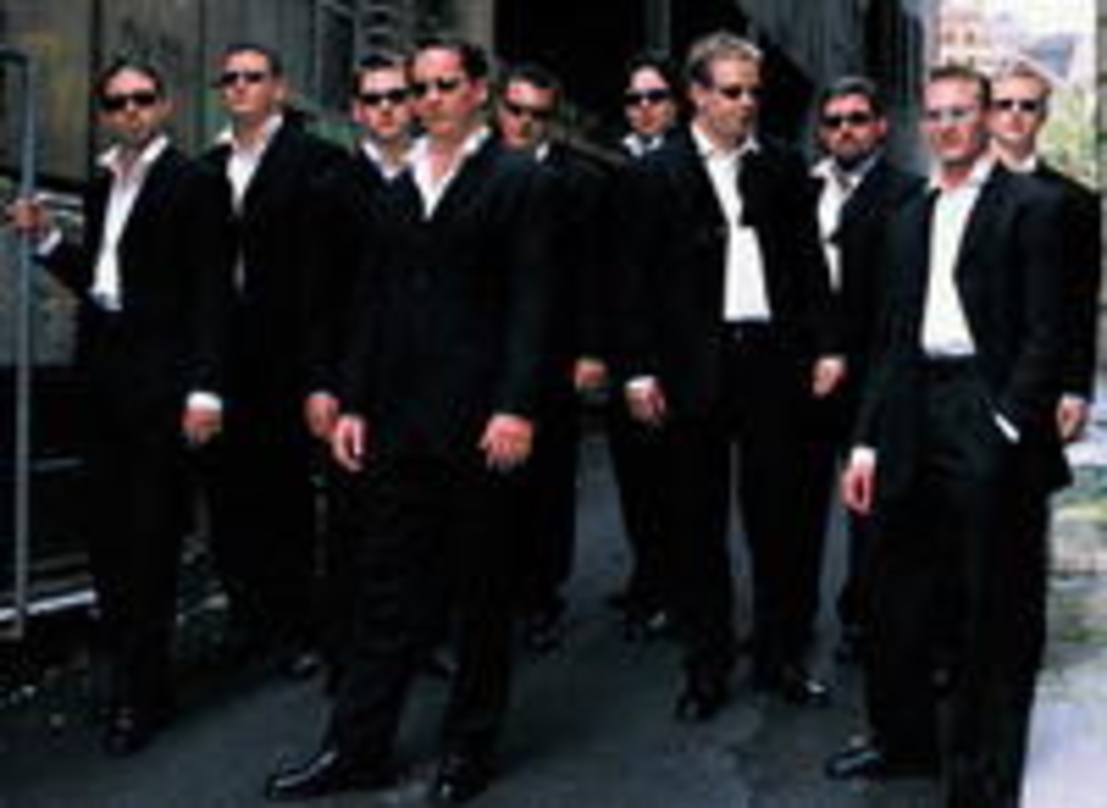 Liefern Titelmelodie: The Ten Tenors
