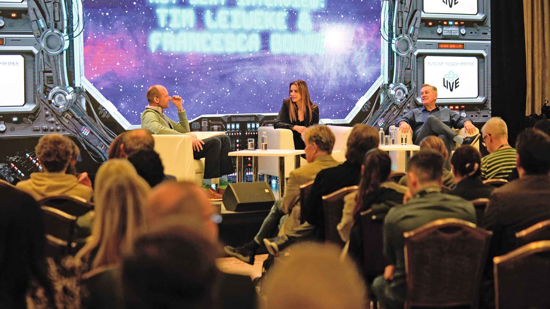 Im "Hotseat" bei der ILMC in London: Tim Leiwecke (rechts) und seine Tochter  Francesca Bodie (beide Oak View Grou), befragt vom ILMC-Chef Greg Parmley persönlich.