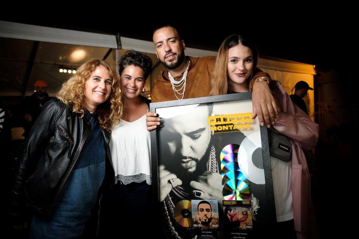 Bei der Award-Übergabe in Frauenfeld (von links): Anja Küng (Head of Promotion & Audience Development Sony Music Switzerland), Margaux Seidlitz (Product Manager Sony Music Switzerland), Fr...