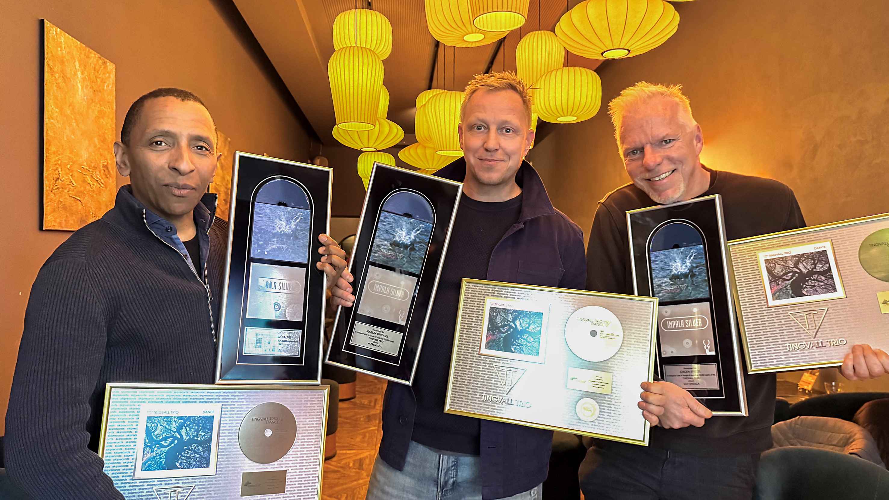 5aa3a964 a9c7 4686 92fb 7c002fc1139c Mit ihren Awards: das Tingvall Trio bestehend aus (von links) dem kubanischen Kontrabassisten Omar Rodriguez Calvo, dem schwedischen Pianisten Martin Tingvall und dem deutschen Schlagzeuge...