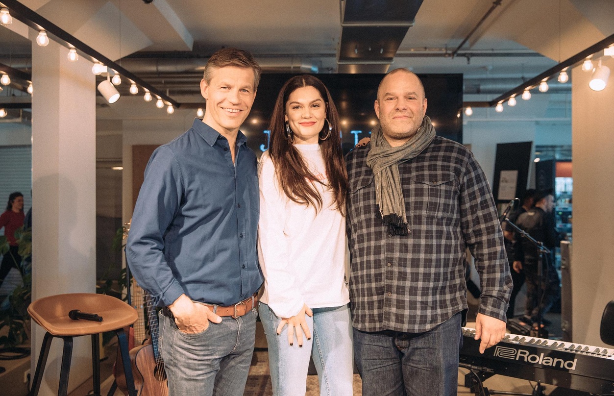 Trafen sich in Berlin (von links): Frank Briegmann (President & CEO Central Europe Universal Music u. Deutsche Grammophon), Jessie J und Ulf Zick (Managing Director Universal Music Interna...
