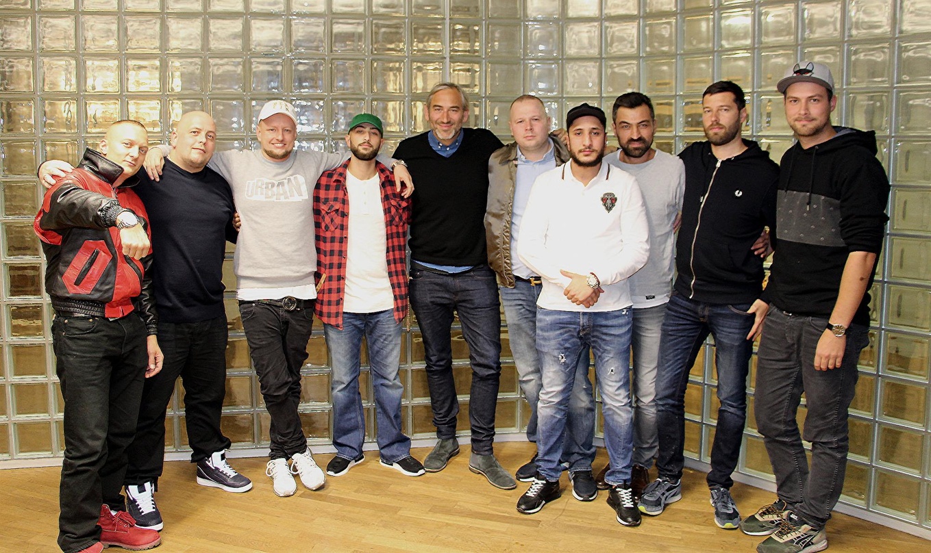 Neue Partner (von links): Olexesh und Celo (beide 385idéal), Max Mönster (Label Manager und A&R Urban), Rapper Nimo, Daniel Lieberberg (Senior Vice President Polydor/Island & vertigo/Capit...