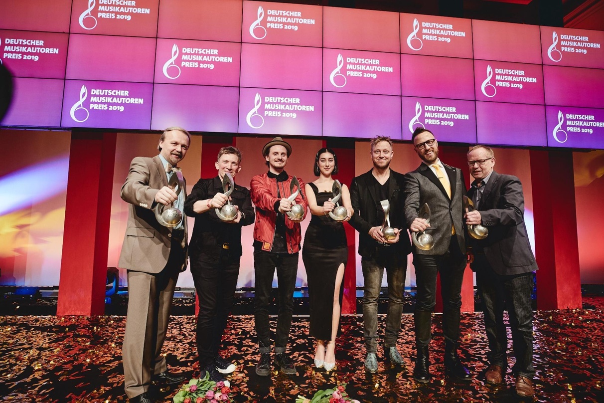 Solche Bilder wird es erst 2021 wieder geben: die Preisträger des Deutschen Musikautorenpreises 2019 in Berlin