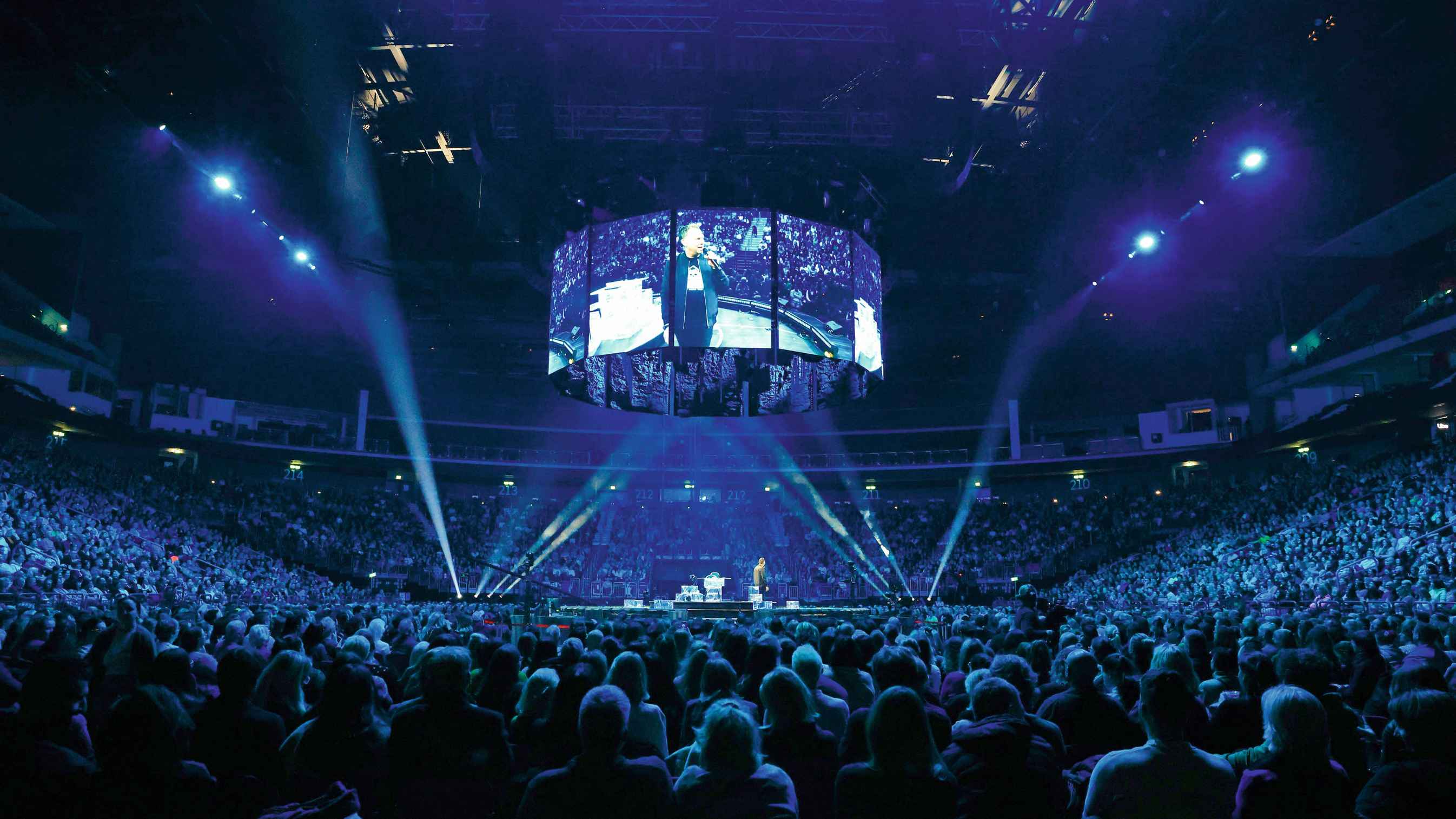 Füllt mit dem gesprochenen Wort große Hallen: der Schriftsteller Sebastian Fitzek in der Uber Arena in Berlin.