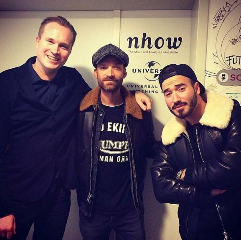 Richten sich im nhow Hotel ein (von links): Dirk Dreyer (General Manager nhow), Ingo Heinzmann (Senior Director A&R + Creative UMP) und Iad Aslan
