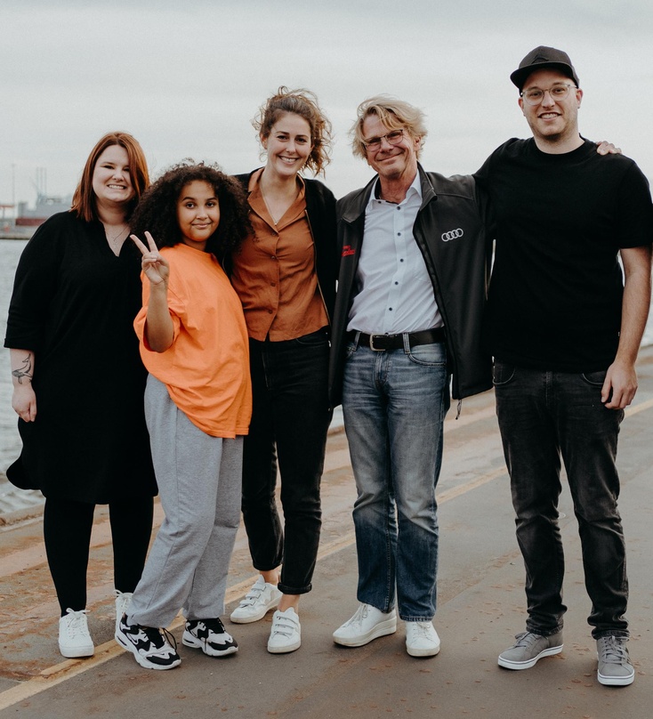 Arbeiten nun zusammen (von links): Tanja Kilian (Very Us Records), Rahel, Sarah Eckerlein, Alexander Welzhofer (beide Very Us Records) und Jens Dahme (Management Rahel)