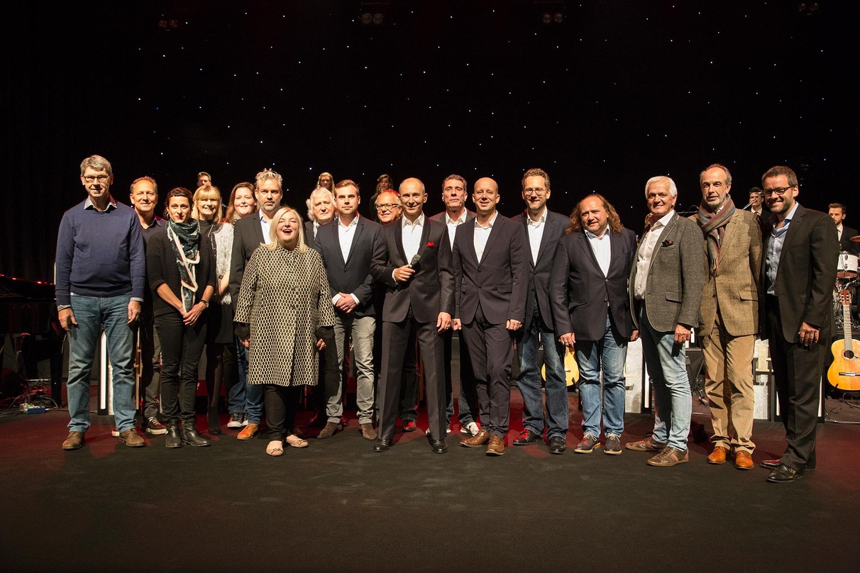 Vor dem Konzert (von links): Günther Staff (Audience Manager Radio Sony Music), Jens-Uwe Behnisch (Online-Promotion MCS Berlin), Katharina Konstantinidou (TV-Promotion Konstandinidou PR), ...