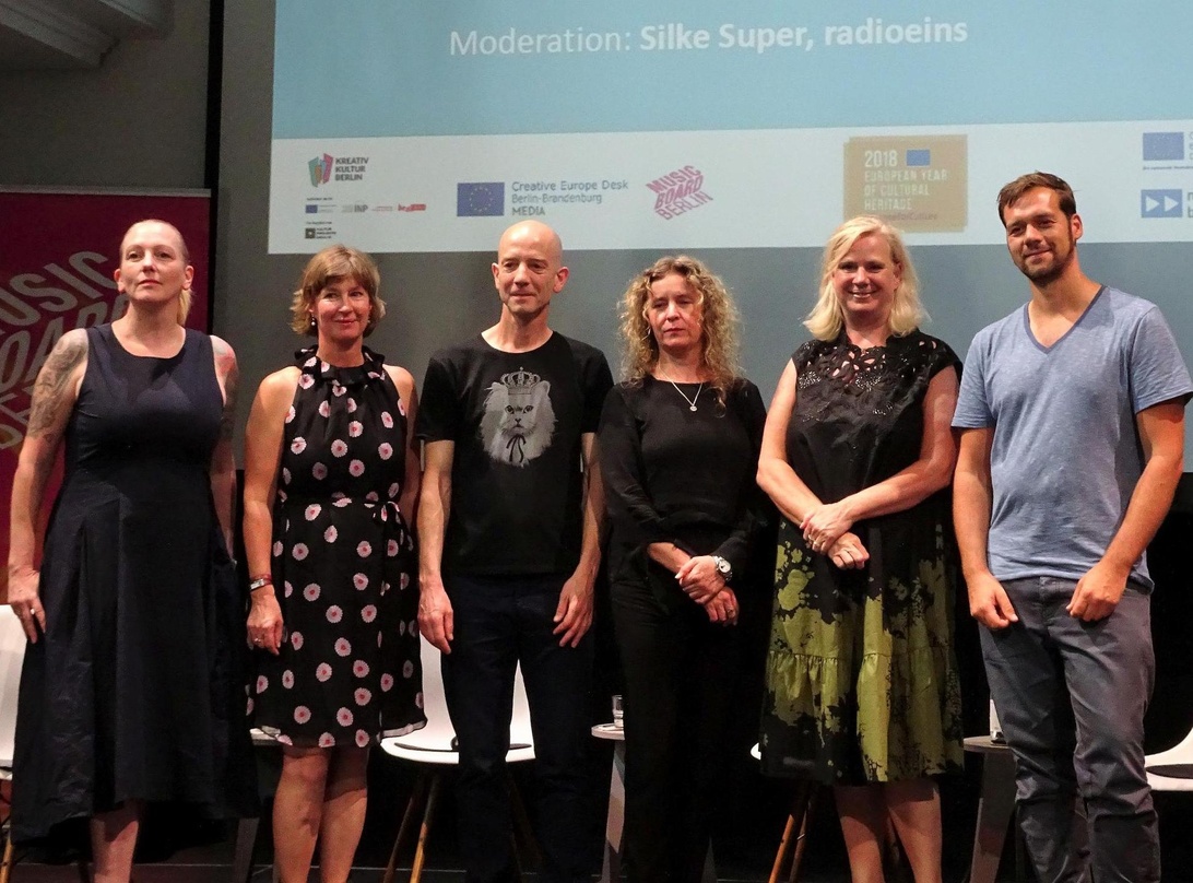 Sprachen auf dem Panel zu Music Moves Europe (von links): Moderatorin Silke Super mit Susanne Schmitt (Creative Europe Desk Berlin-Brandenburg), Gregor Hotz (Musikfonds), Katja Lucker (Mus...
