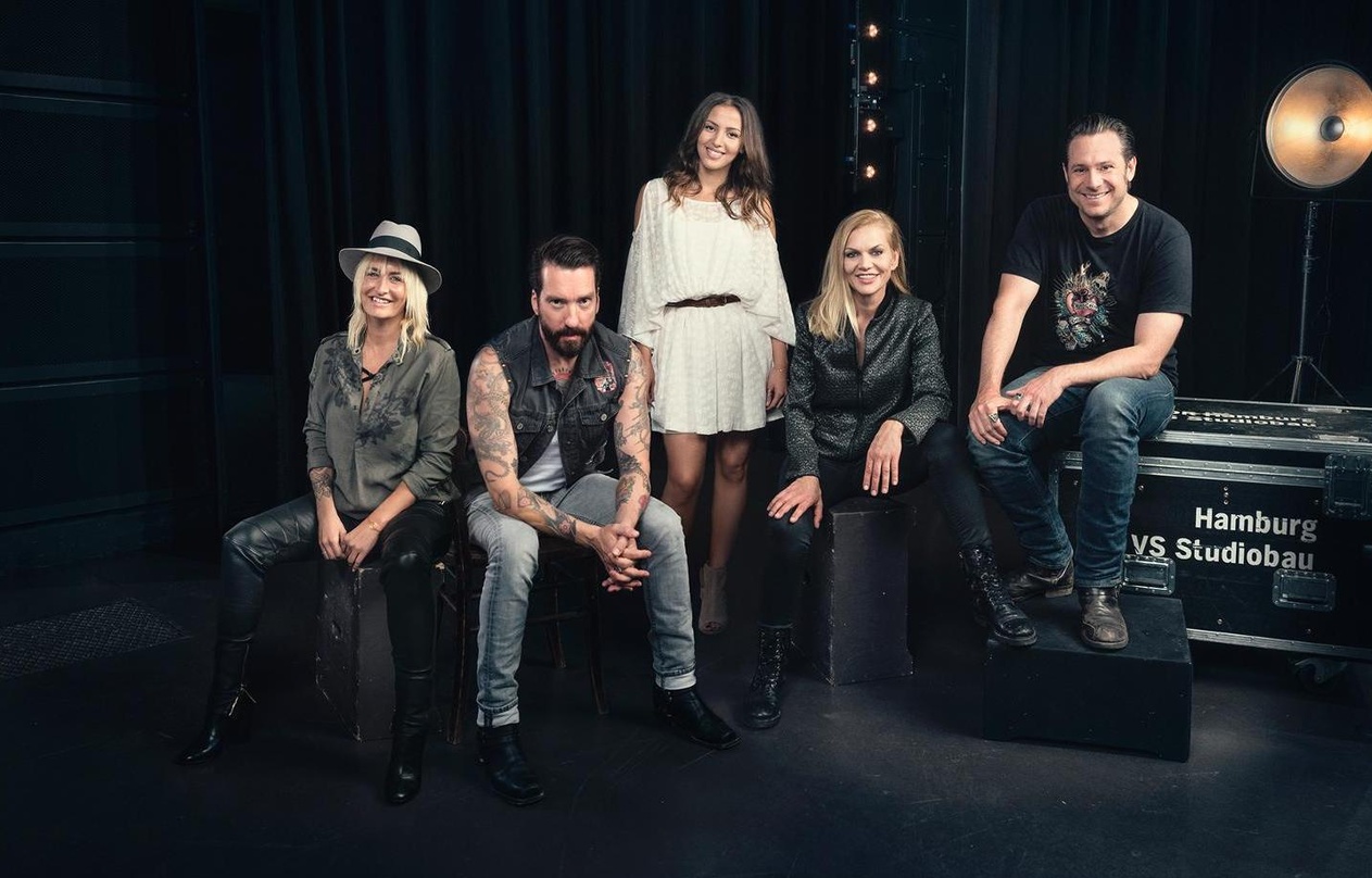 Vergeben beim ESC zu 50 Prozent die Punkte aus Deutschland (von links): Sarah Connor, Alec Völkel (The BossHoss), Namika, Anna Loos und Sascha Vollmer (The BossHoss)