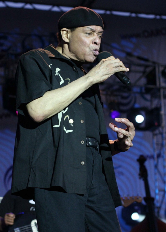 Demonstriert seine Vokalkünste einmal mehr unter Ägide von Moderne Welt: Al Jarreau