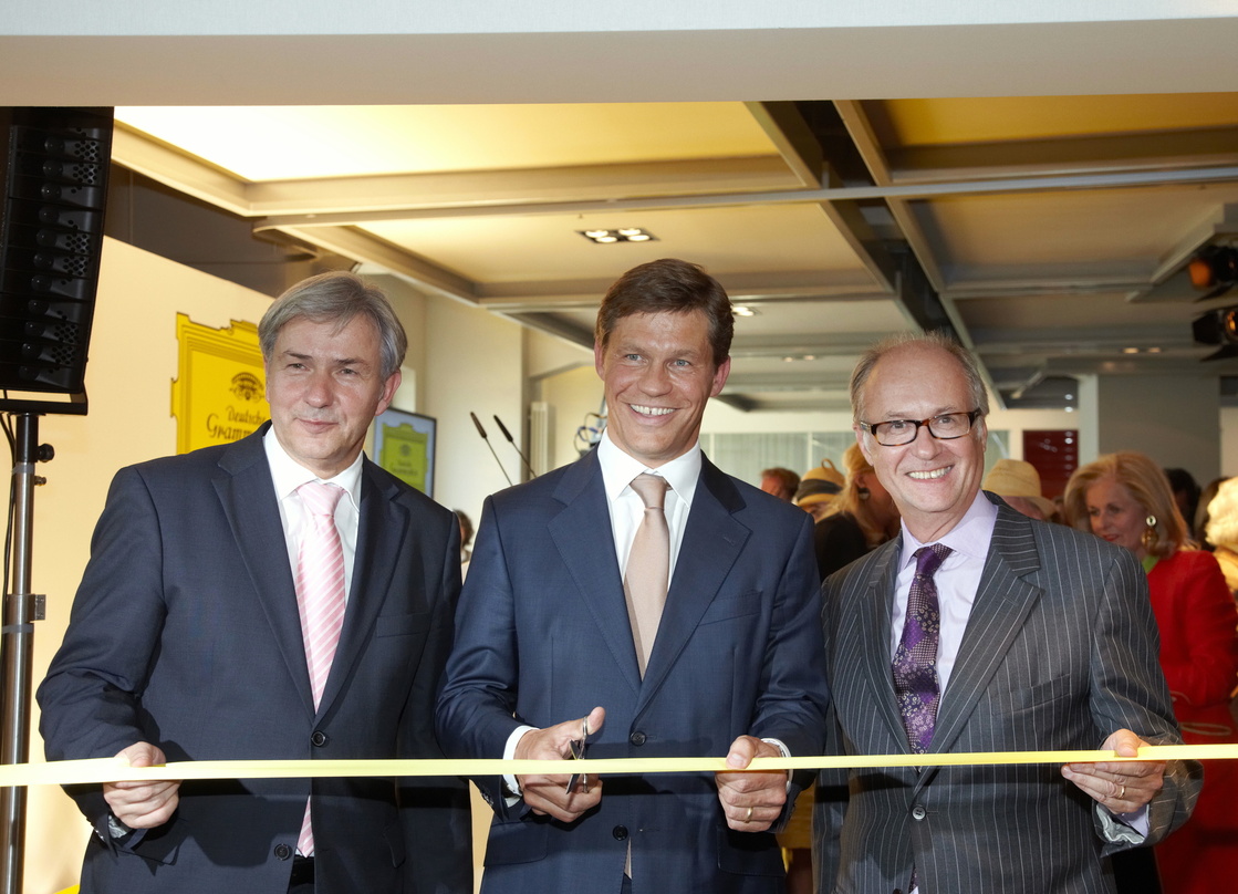 Begrüßten die Deutsche Grammophon in Berlin: (v.l.n.r.): Klaus Wowereit, Frank Briegmann und Max Hole
