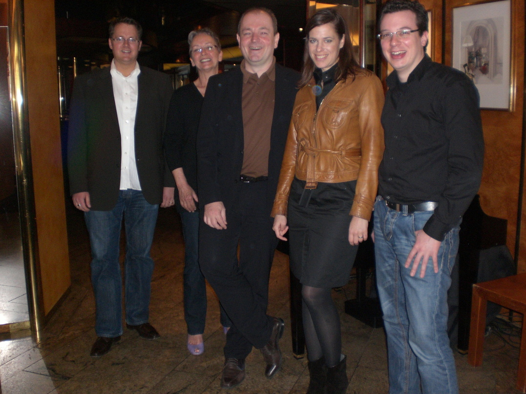 Neue Partner (v.l.n.r.): Matthias Baumann (Projektleiter Semmel Concerts), Barbara Madee (Büro Salut Salon), Dieter Semmelmann, Iris Siegfried (Salut Salon) sowie Martin Frei (Karakter Mus...