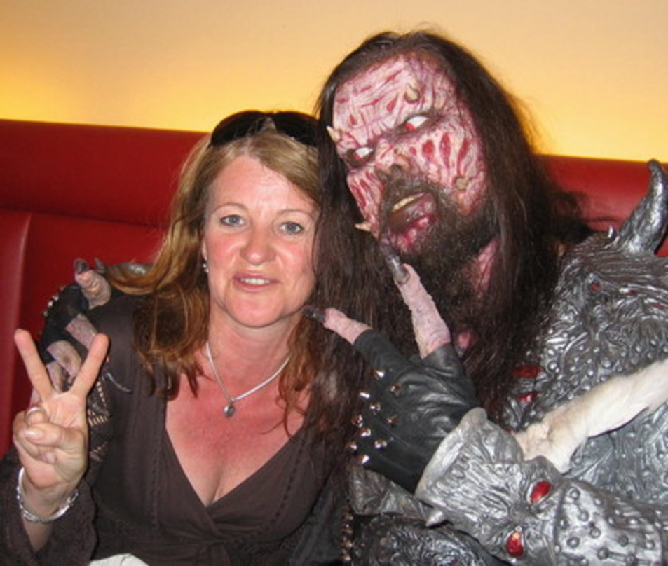 Nehmen Grand Prix auf die Hörner: Promoterin Alexandra Dörrie und Metalmonster Lordi