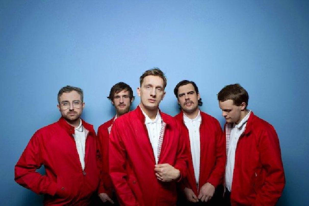 Bringen ihre neuen Songs live dar: Kraftklub