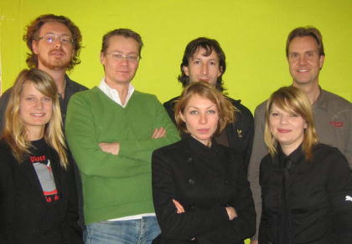 Feierten den Vertrag: Soffy O. und ihr Virgin-Team