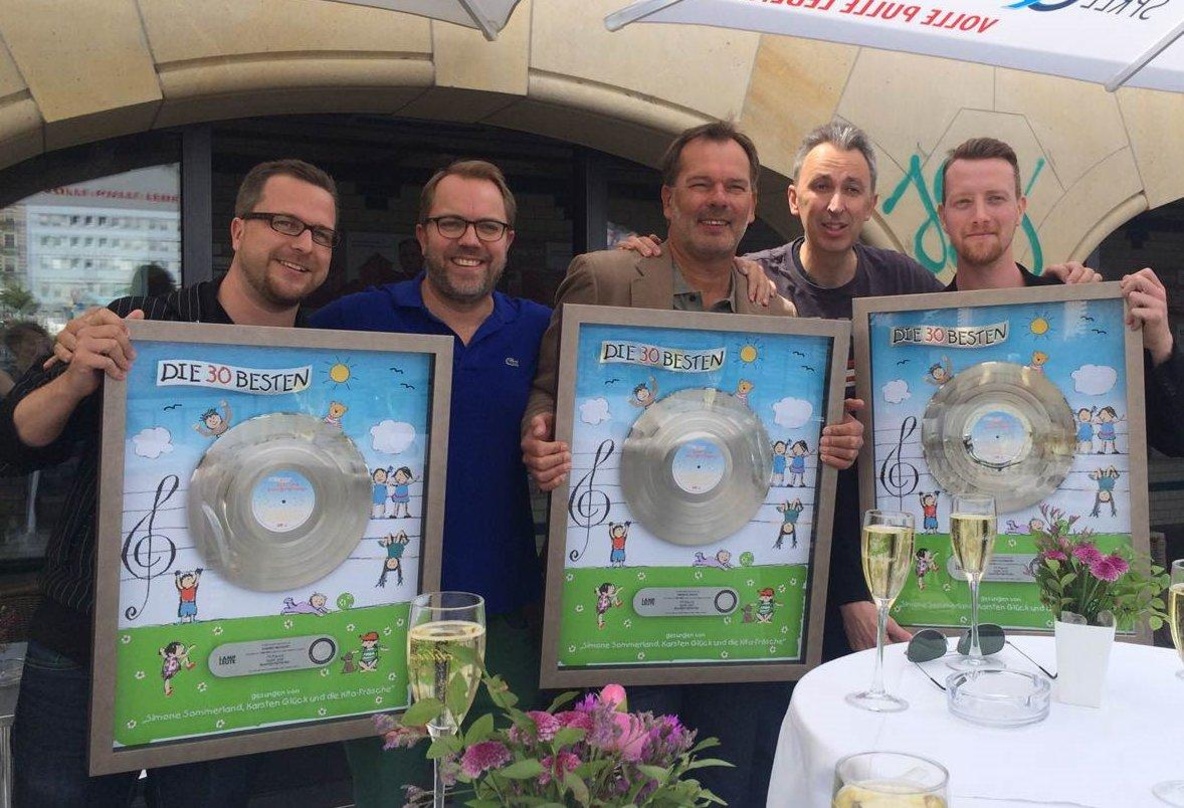 Bei der Verleihung mit dabei (von links): Hannes Wockert (Universal Music Vertrieb), Florian Lamp (Lamp und Leute), Andreas Maaß (Universal Music Family Entertainment), Marco Sumfleth (Lam...