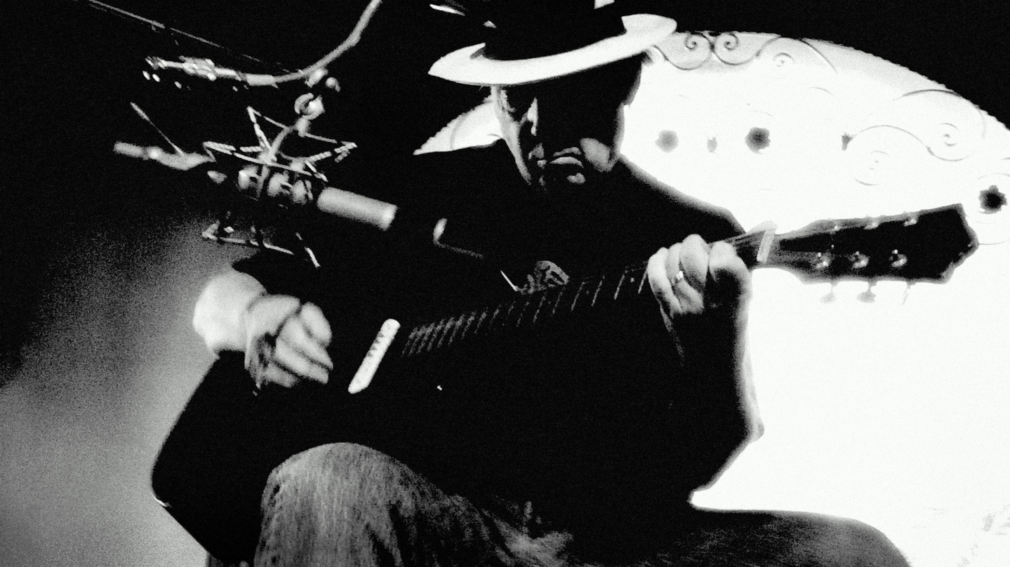 Veranstaltet mit seiner Frau seit 25 Jahren Benefizkonzerte zugunsten der Bridge School: Neil Young