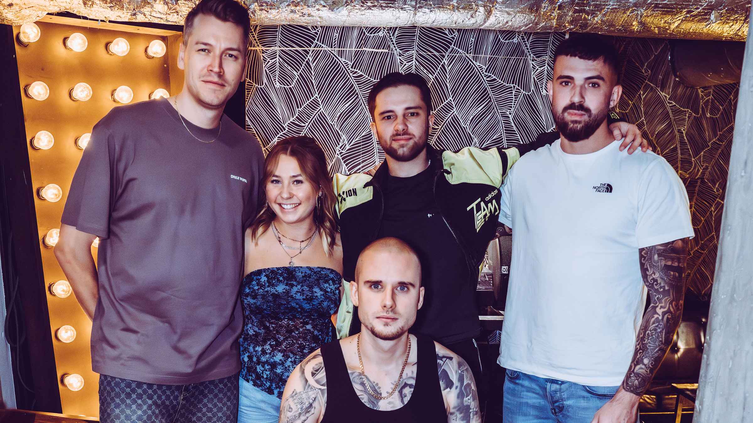 Im Mojo (von links): Colin Eger, Kim Hochstein, Daniel Dadgar (alle TuneCore Germany), Marcel Niebler (Manager) sowie (vorn) Kutta.
