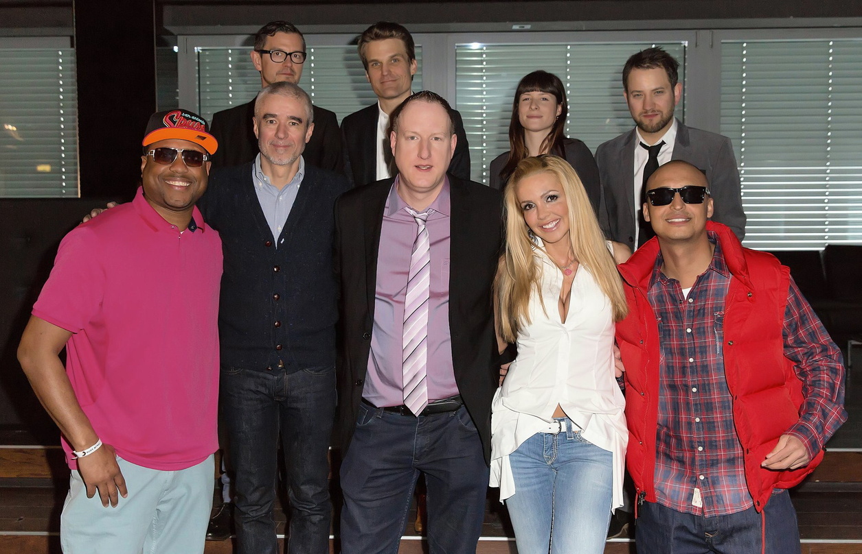Neue Partner: Das Sony-Team mit Follow Your Instinct