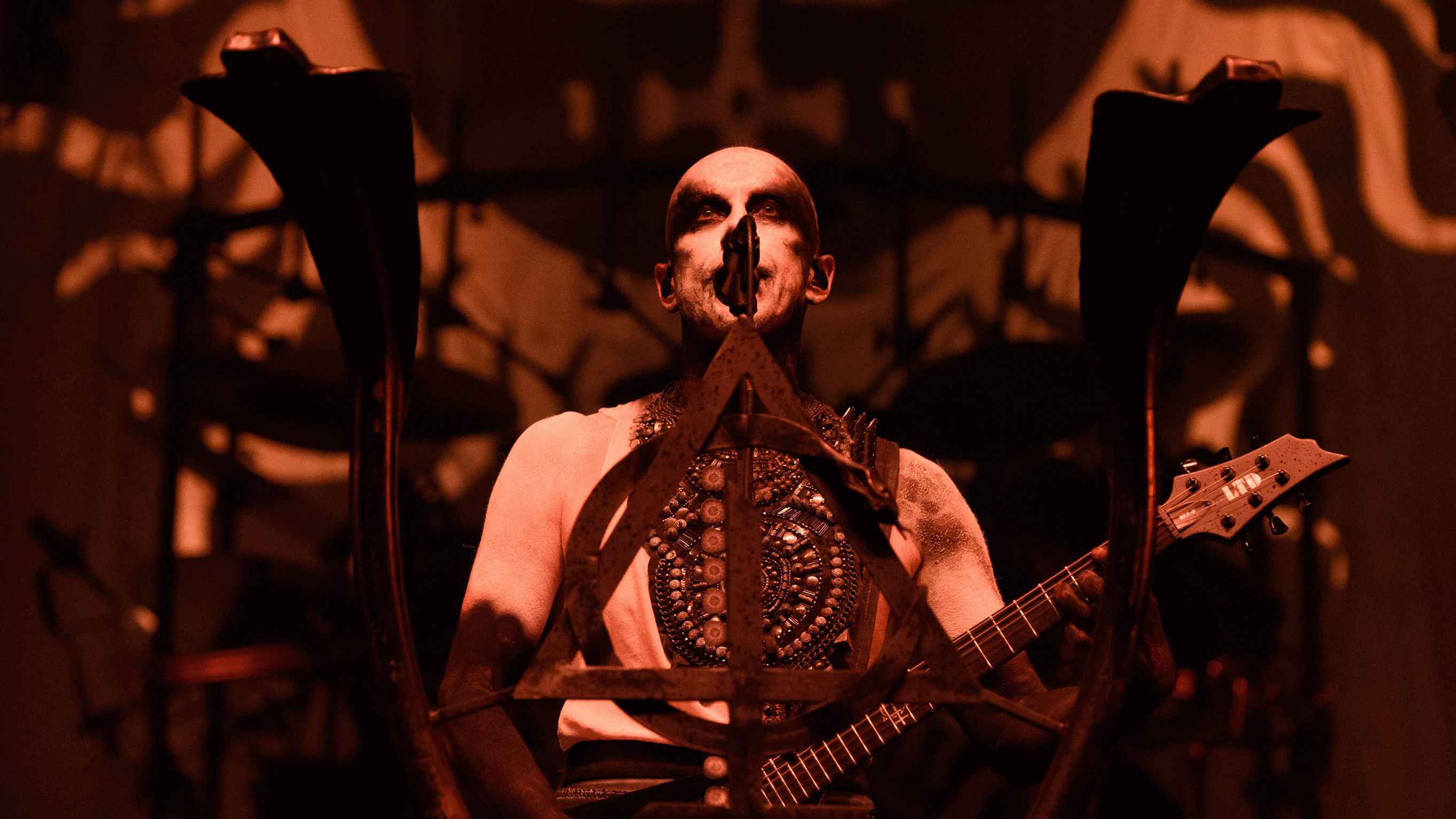 Auch dieses Konzert hatte einen Örtlichen Veranstalter: die Show von Behemoth im Münchner Zenith am 5. April. Tourveranstalter war die Cobra Agency, als Örtlicher fungierte die Münchner Sp...