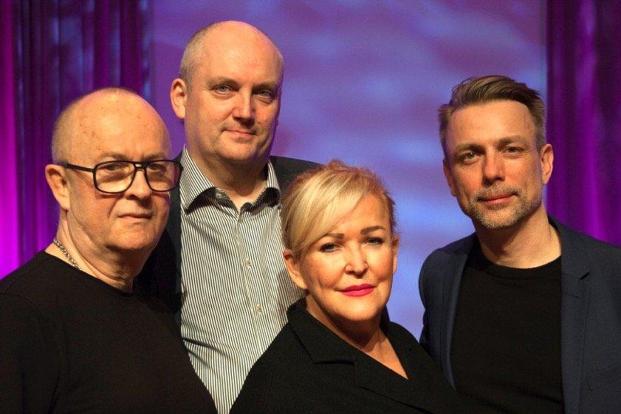 Bilden ein Team (von links): Andre Bauer (Management Angelika Milster), Julian Maria Sieben (Booking), Angelika Milster und Norman Görlitz (Geschäftsführung MSK Meistersinger)