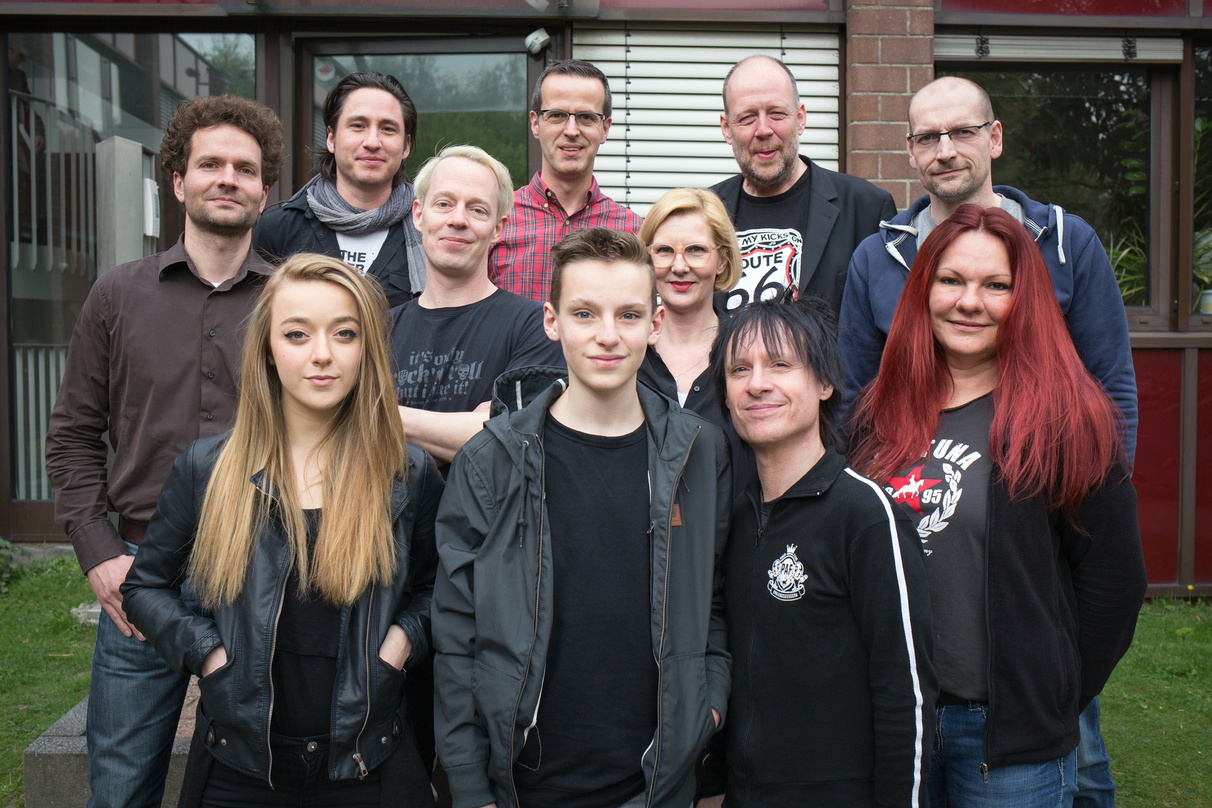 Trafen sich kürzlich zur Frühjahrstagung von Rough Trade in Köln: Das Duo Meg'n'Jez mit den Teams von Rough Trade und Drumming Monkey||Trafen sich kürzlich zur Frühjahrstagung von Rough Tr...