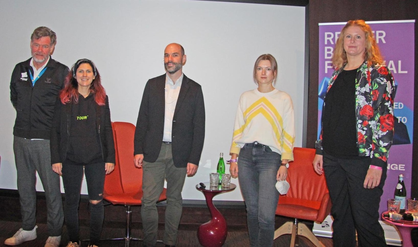 Bei der Präsentation der Studie im East Hotel (von links) Alexander Schulz (CEO Reeperbahn), Elisabeth Furtwängler (MaLisa-Stiftung), Andreas Hombach (KANTAR), Merle Bremer (Project-Lead K...