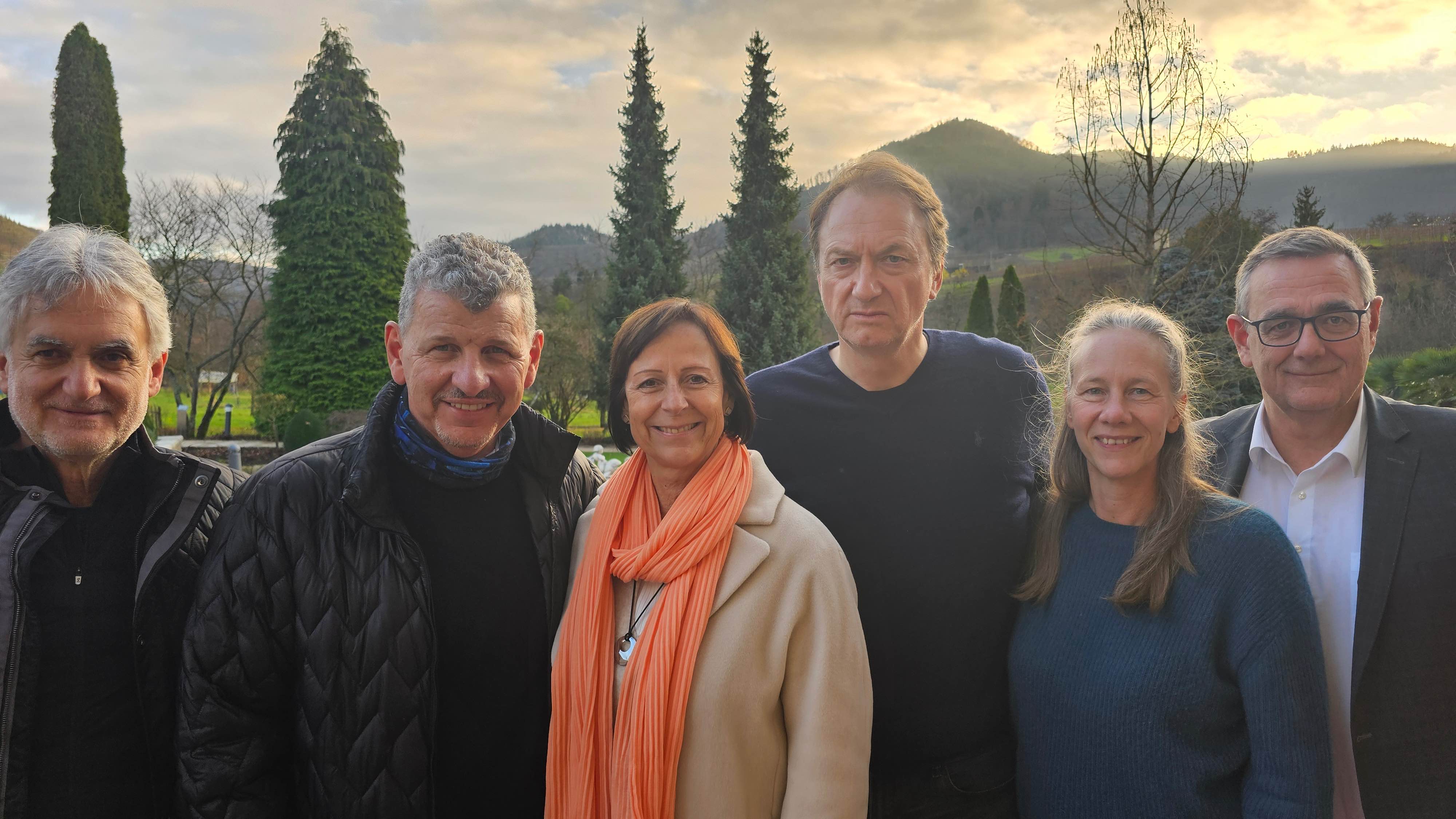 Arbeiten auch weiterhin zusammen (von links): Franz Selb (one4you music), Semino Rossi & Ehefrau Gabi, Markus Hartmann (VP Ariola & Hansa), Dagmar Ambach (Agentur Textour) und Werner Weitz...