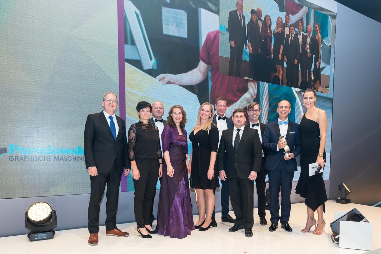 Bei der Verleihung des Druck&Medien Award: optimal media wurde mit dem Award als Verpackungsdrucker des Jahres ausgezeichnet